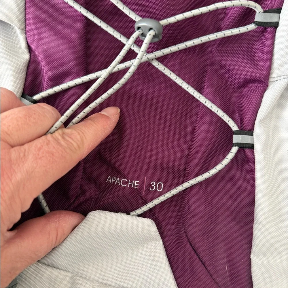 Caribee Apache 30 Purple and Pink Backpack - Picture 13 of 13